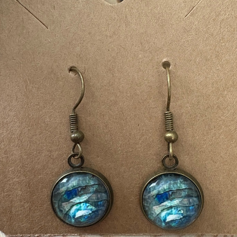 Handcrafted Oyster Pearl Design Dangle Earrings